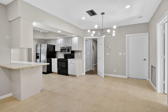 Building Photo - 1544 NW 9th St