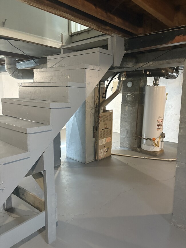 Building Photo - 2504 Vendome Dr S