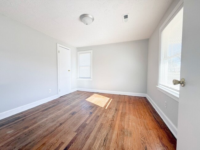 Building Photo - 4 Bedroom Two-Story Home with Large Yard, Lawn Care Included