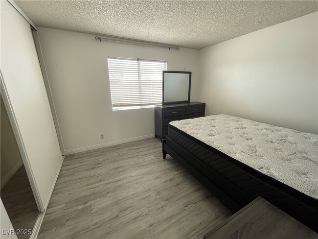 Building Photo - 5005 Celebrity Cir