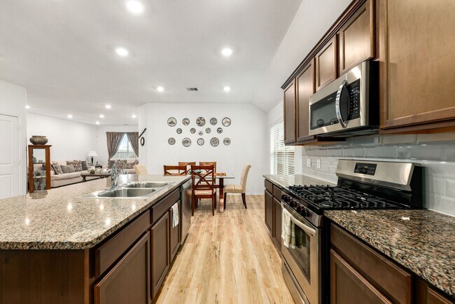 Building Photo - 26611 Daylily Grove St