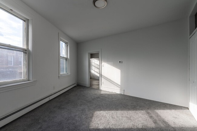 Building Photo - 4913 Yew St