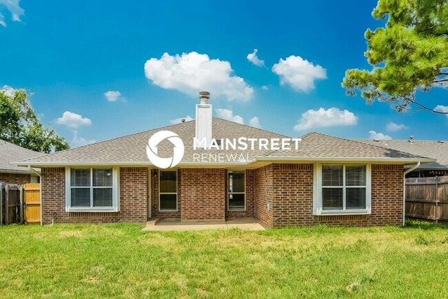 Building Photo - 3 Bedroom Pet-Friendly Home in NORMAN, OK with Main Street Renewal