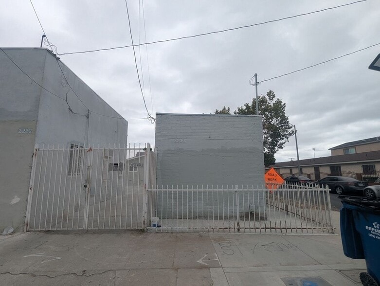 Building Photo - 2250 E 103rd St