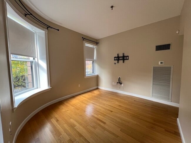 Building Photo - 416 Marlborough St