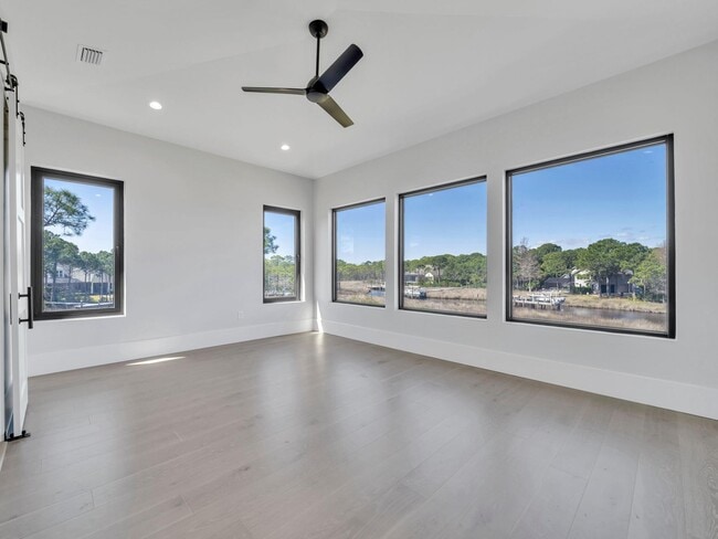 Building Photo - 330 Kelly Plantation Dr