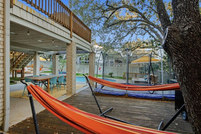 Building Photo - 2915 Quail Oak St