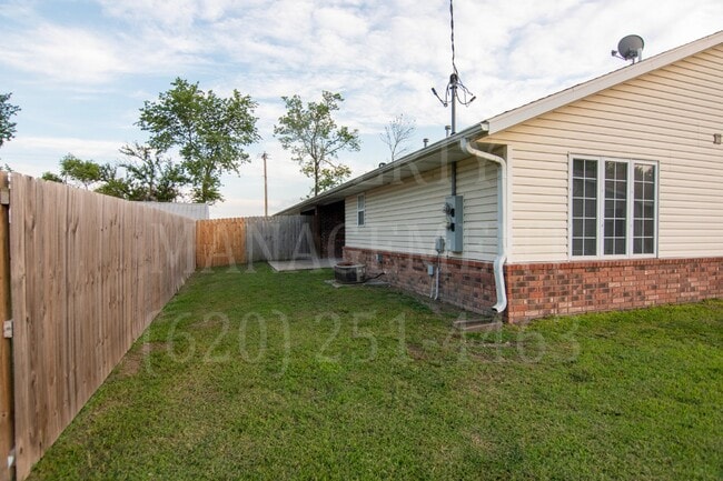 Building Photo - 2 Bedroom 2 Bath