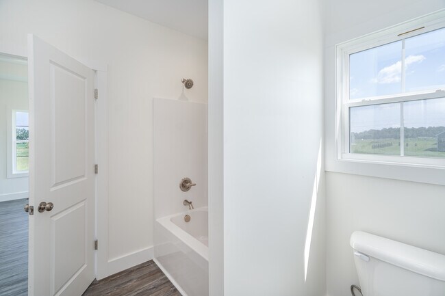 Building Photo - 147 Greenbriar Ln