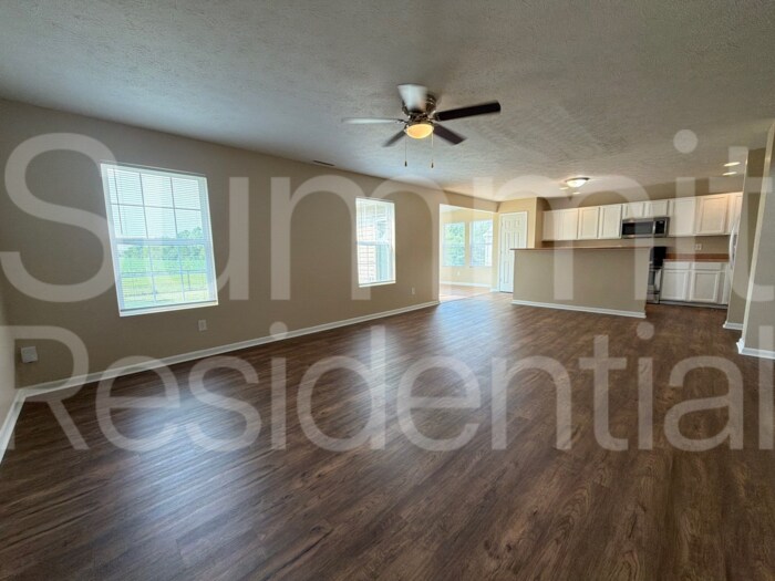 Building Photo - 8005 Harshaw Dr