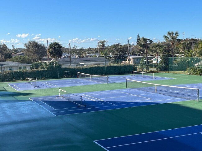 Building Photo - Amazing Ocean View from Pool and Jacuzzi - 1bdrm 1Ba in Datyona Beach