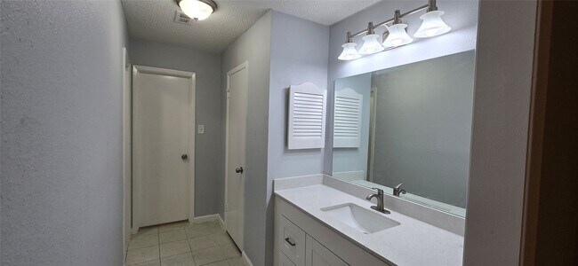 Building Photo - 6311 Dawnridge Dr
