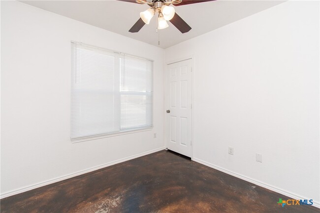 Building Photo - 223 N Mary Jo Dr