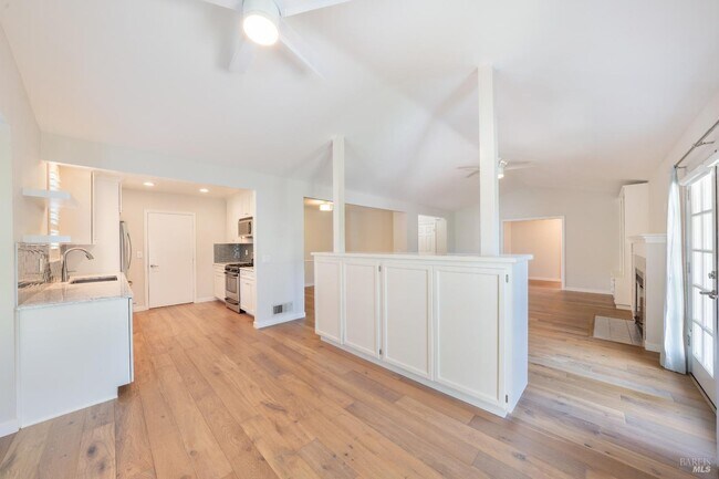 Building Photo - 1100 Princeton Dr