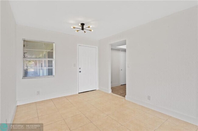 Building Photo - 1200 SW 52nd Ave