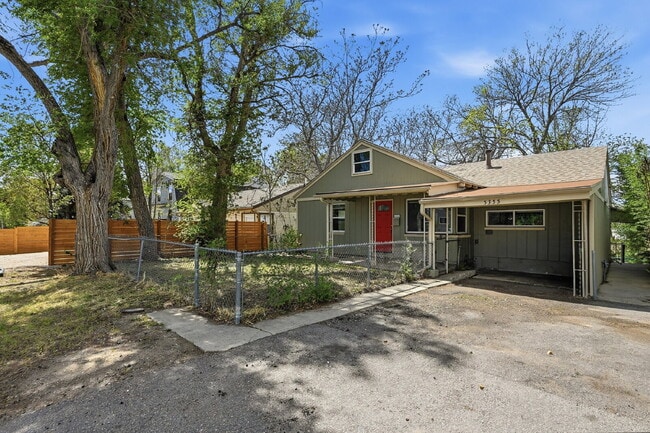 Building Photo - $2,820.95 with $300 off the first month's rent, 4 Beds - 2 Bath, Single Family Home in Denver wit...