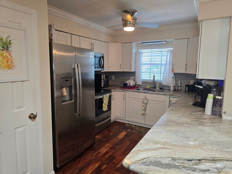 Building Photo - 4645 NW 30th Pl