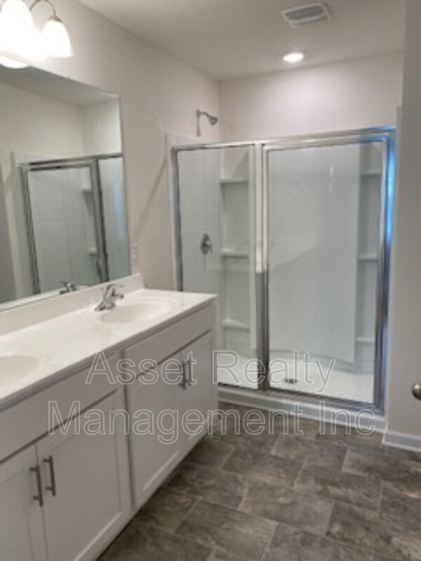 Building Photo - 12134 Evergreen Dr NE