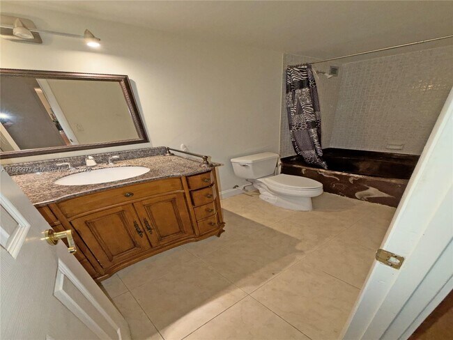 Building Photo - 400 Leslie Dr