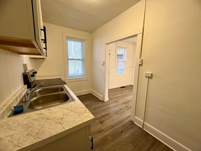 Building Photo - 3 Bedroom 1 Bathroom in Lancaster City!