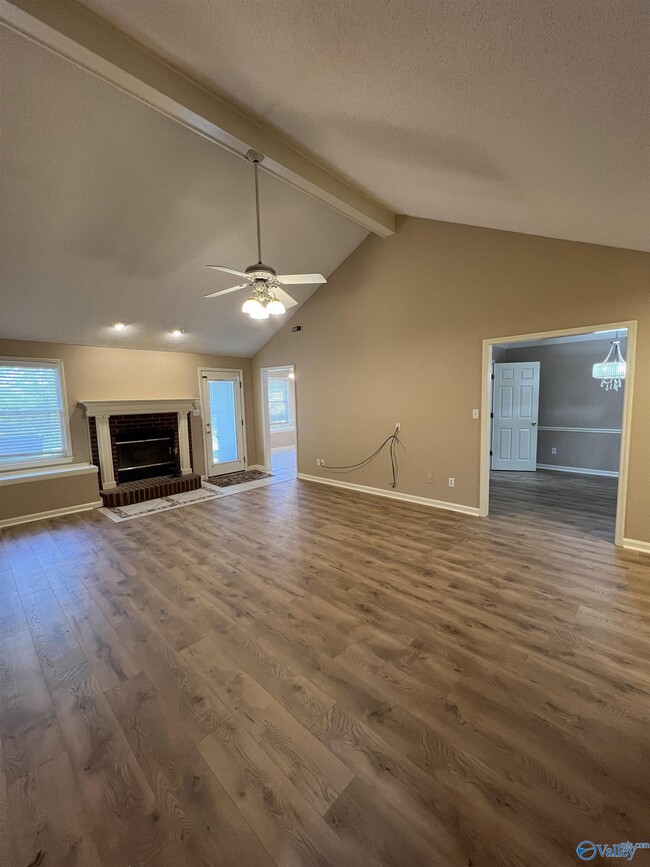 Building Photo - 240 Rosecliff Dr