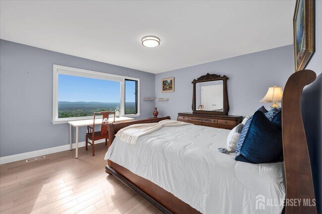 Building Photo - 950 Sunset Ridge