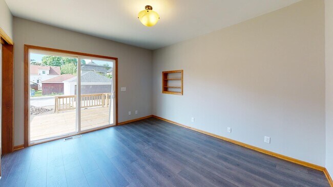 Building Photo - 1025 Park St SW