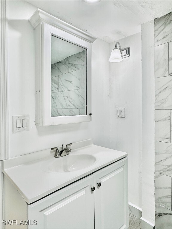 Building Photo - 826 Wiggins Pass Rd