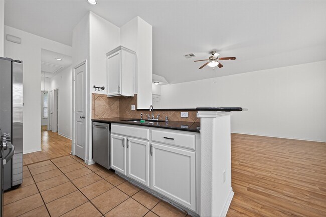 Building Photo - 22522 Fosters Park Ct