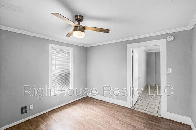 Building Photo - 113 S Grove St