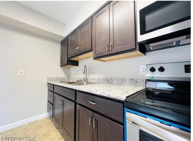 Building Photo - 2920 E Siki Ct
