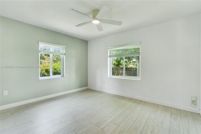 Building Photo - 5900 SW 44th Terrace