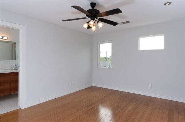 Building Photo - 1408 W 51st St