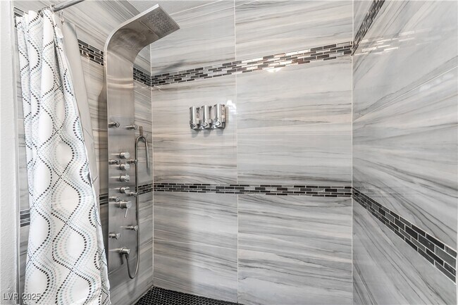 Building Photo - 2419 E Vegas Valley Dr