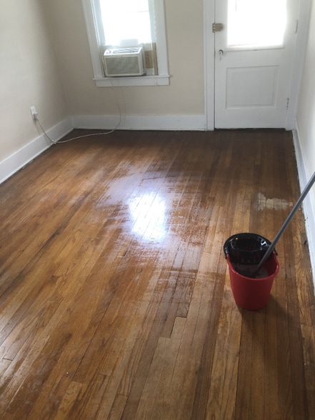 Building Photo - 529 Knowles St