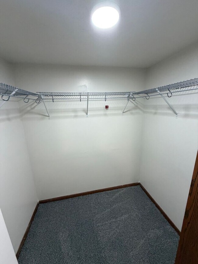 Building Photo - 2207 Spansail Dr