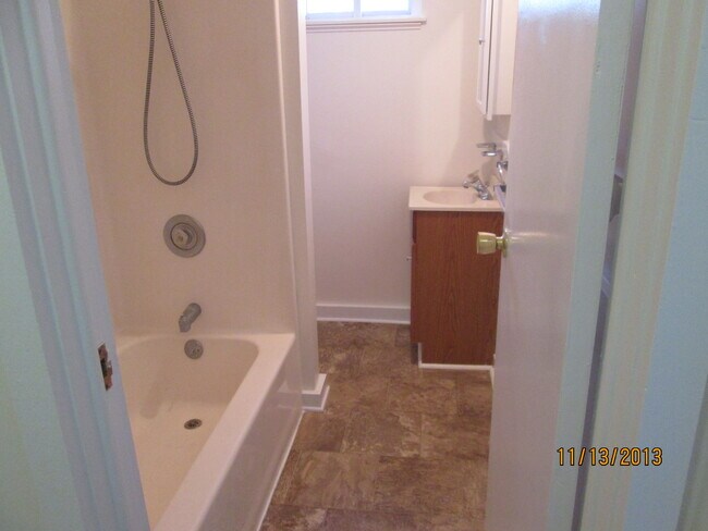Main Bathroom - 513 6th Ave