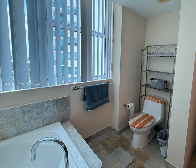 Building Photo - 2641 N Flamingo Rd
