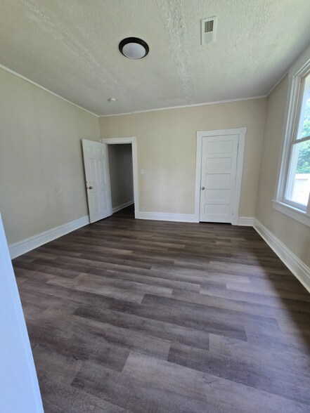 Building Photo - 2513 Haden Ave