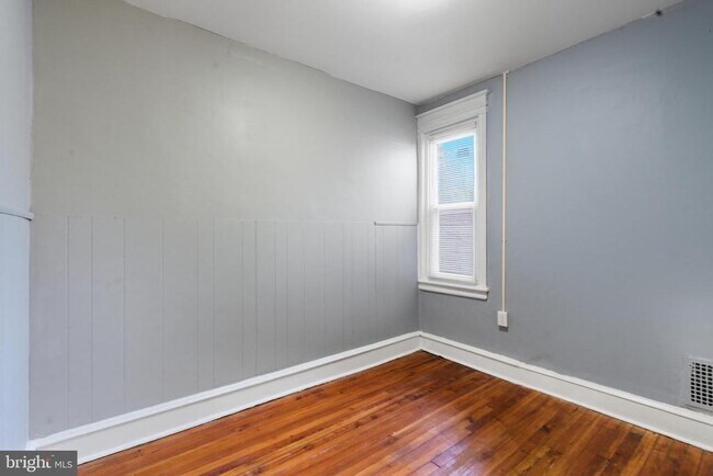 Building Photo - 3028 N Stillman St