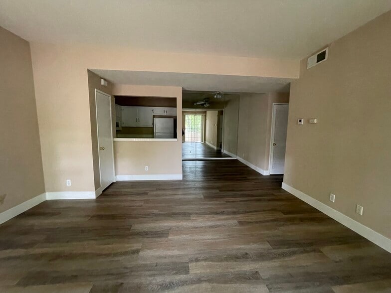 Building Photo - 24127 Del Monte Dr