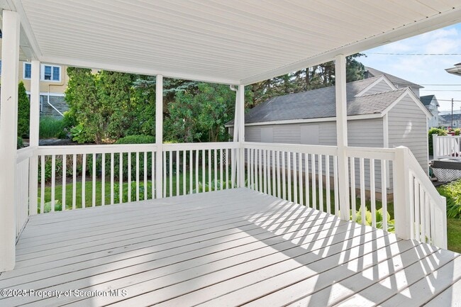 Building Photo - 724 Electric St