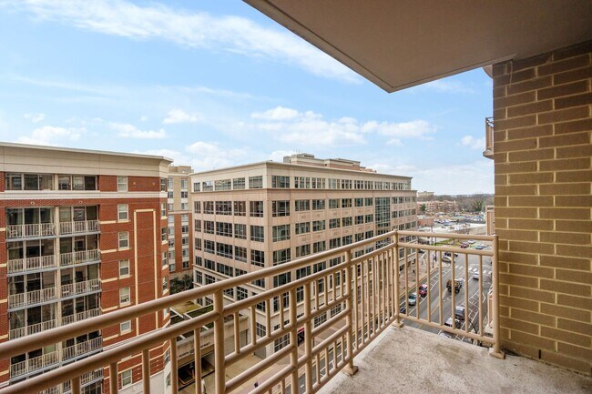 Building Photo - Sun-Drenched 1BR Condo with Rooftop Pool & Parking in Heart of Ballston