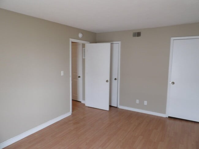 Building Photo - 35 Ashwood Ct