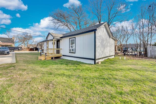 Building Photo - 416 E Avenue F