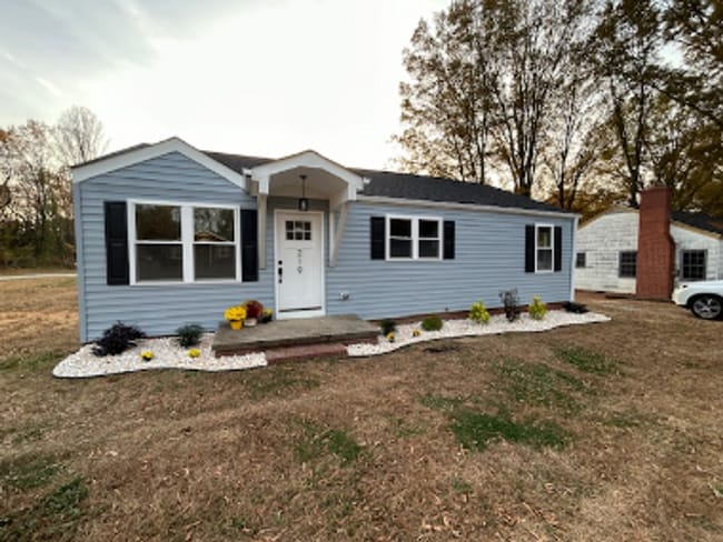 Building Photo - 219 Oakhurst St