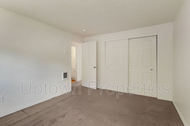 Building Photo - 6808 N Richmond Ave