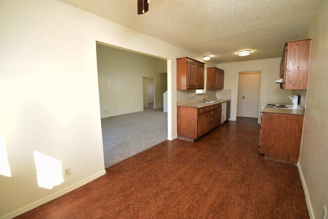 Building Photo - Spacious 3-Bedroom Home in Jenks School District with Bonus Loft & Private Patio