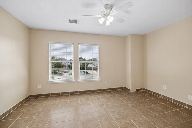 Building Photo - 20110 Saddle Ranch Dr