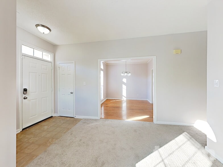 Building Photo - 1606 Oak Knoll Ln